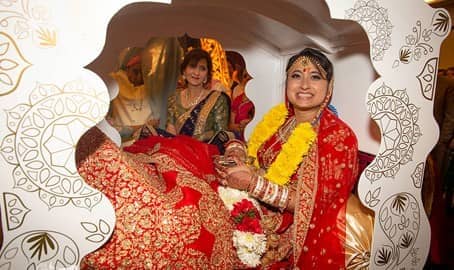 Carriage Limousine Service - Horse Drawn Carriages: One one of a kind Indian Wedding Doli, serving Ohio, Western PA and WV.
